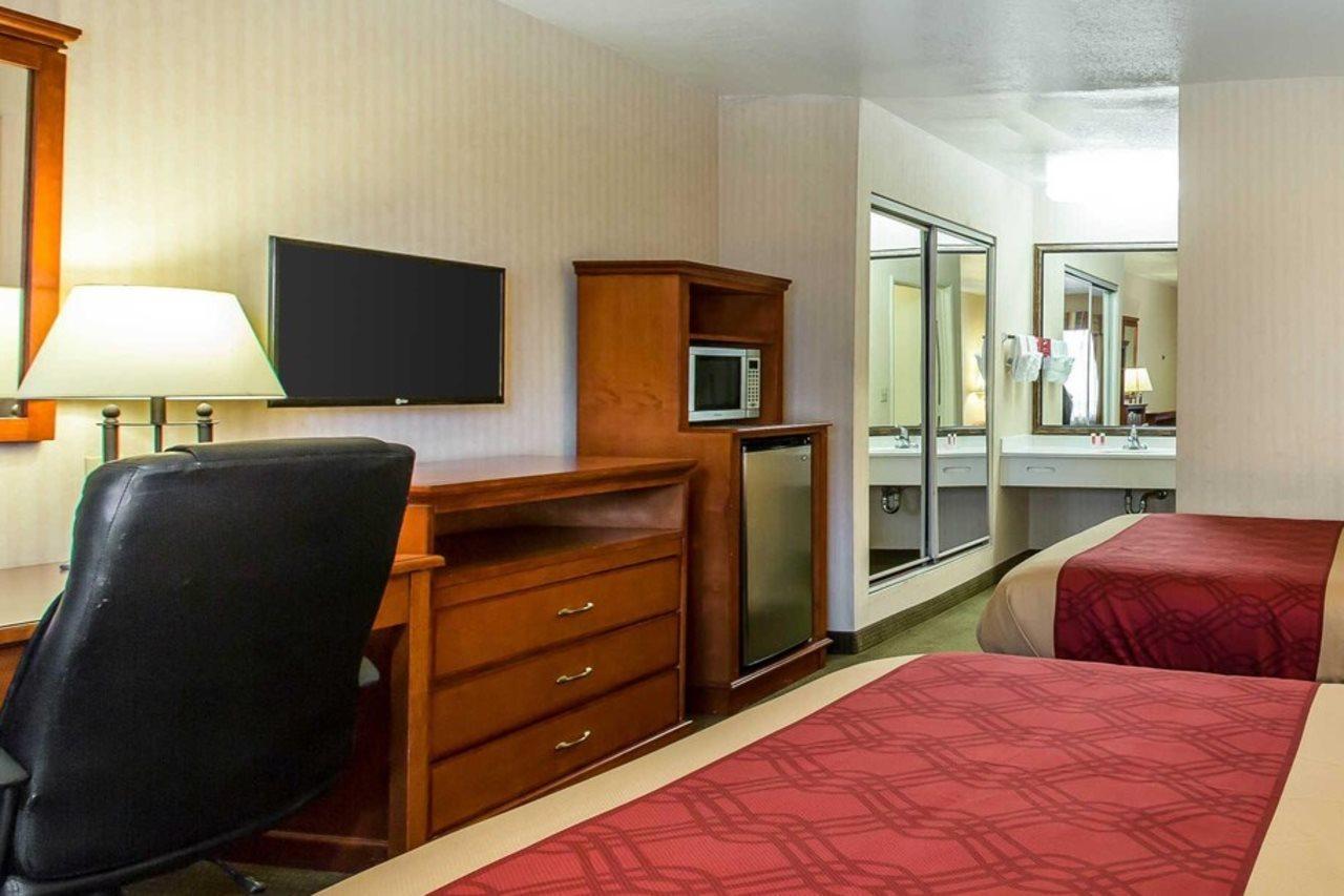 Econo & - Hotel Riverside