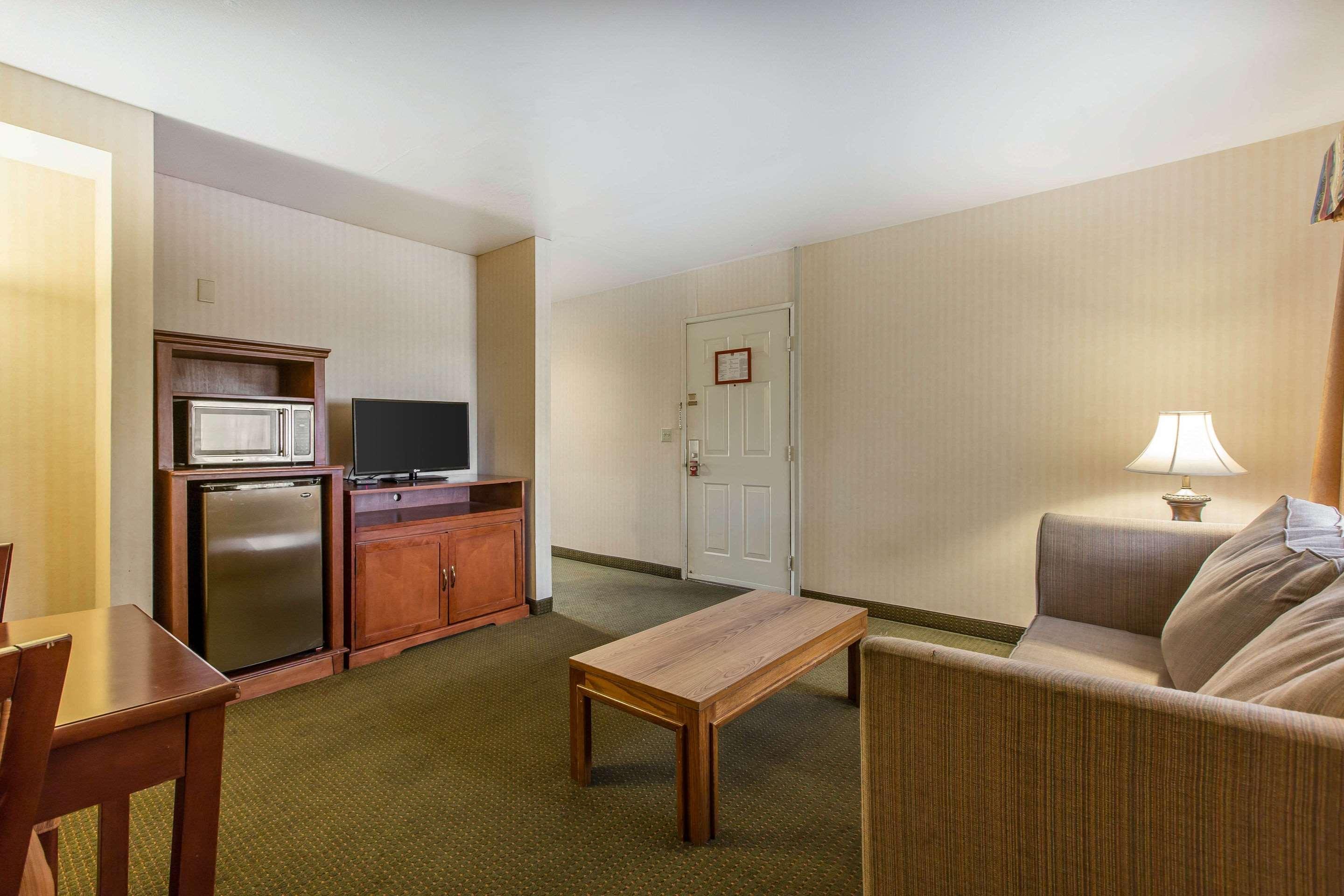 Econo & - Hotel 2*