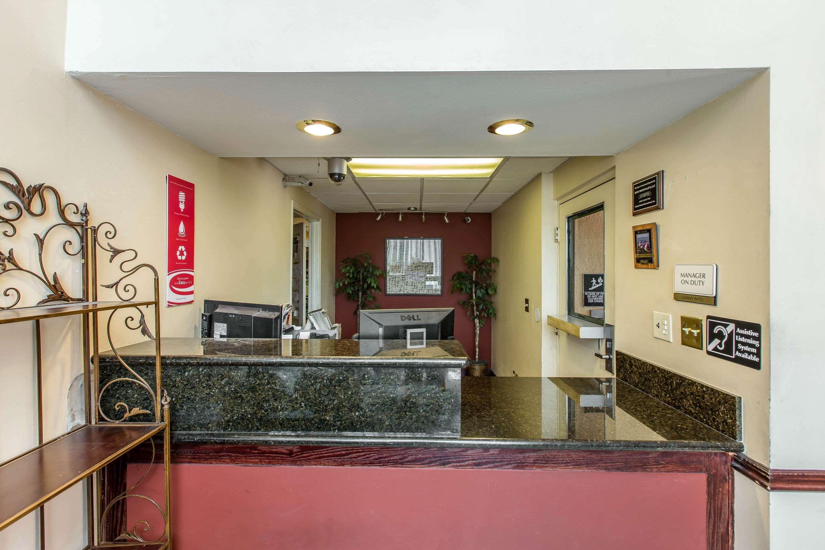 Econo & - Hotel Riverside