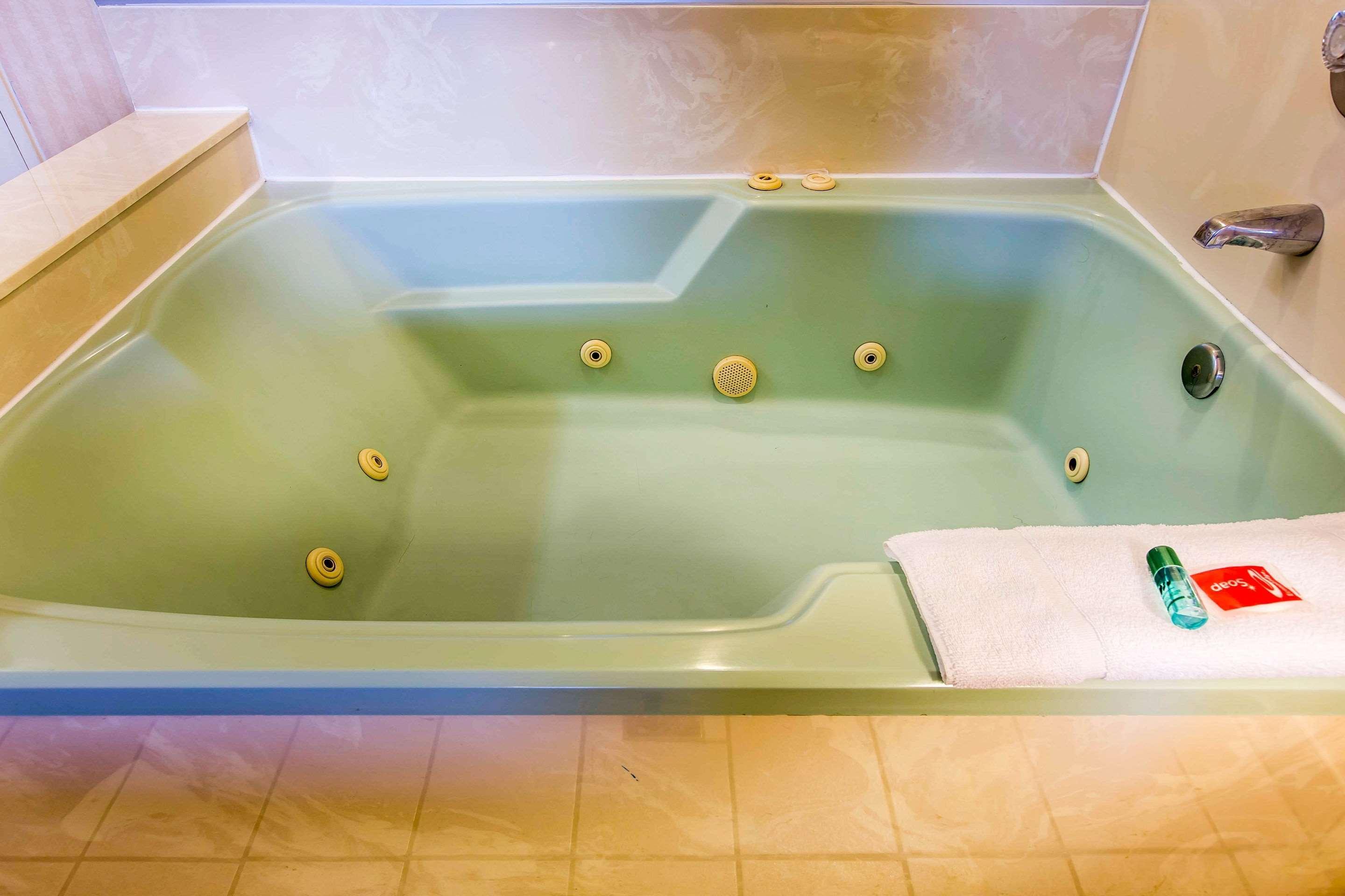 Econo & - Hotel 2*