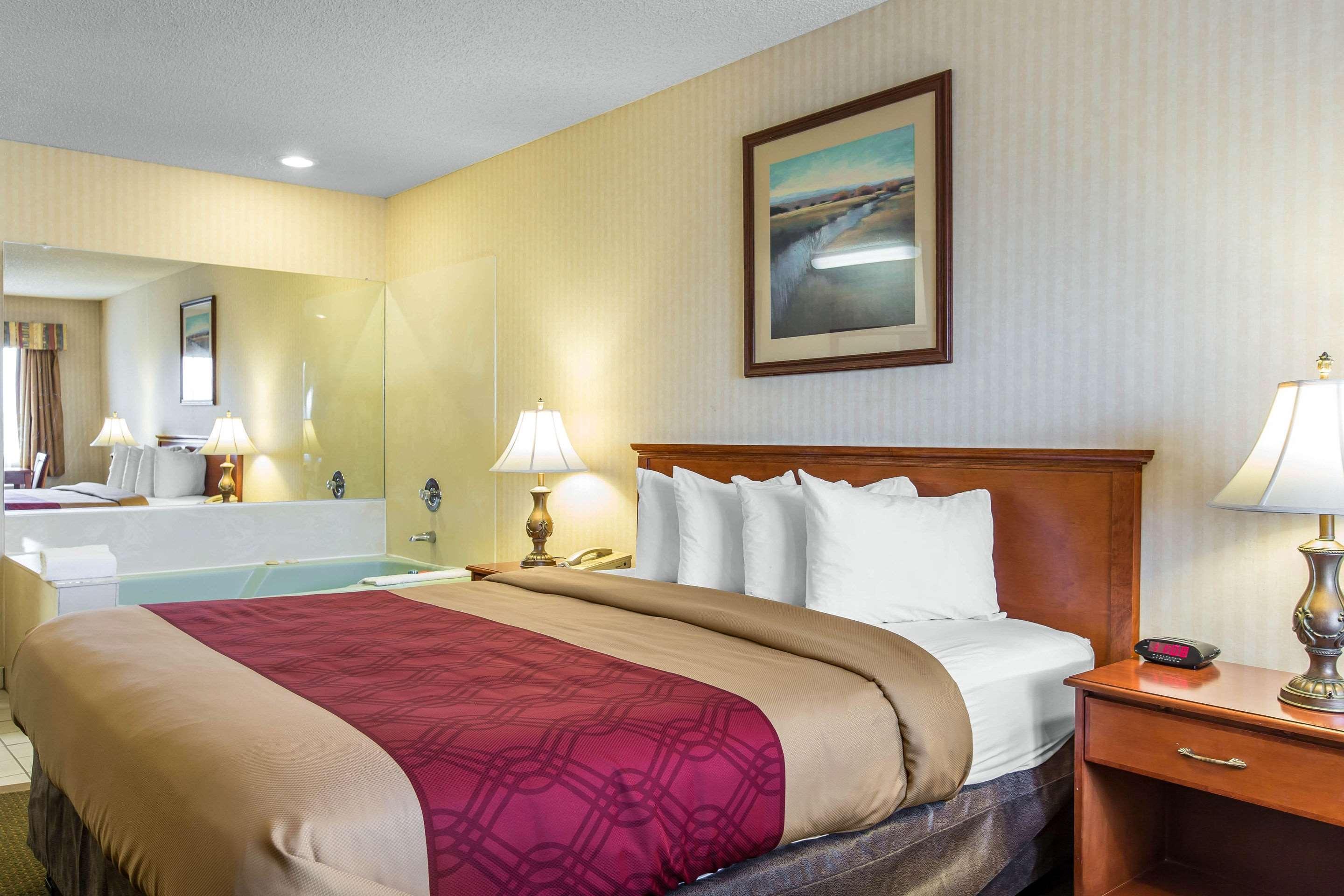Hotel Econo & -