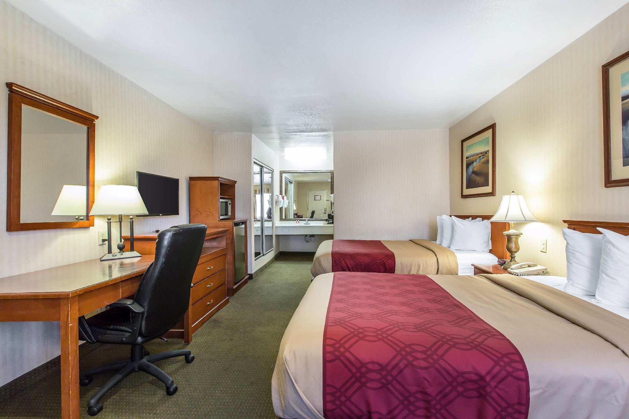 Hotel Econo & - 2*