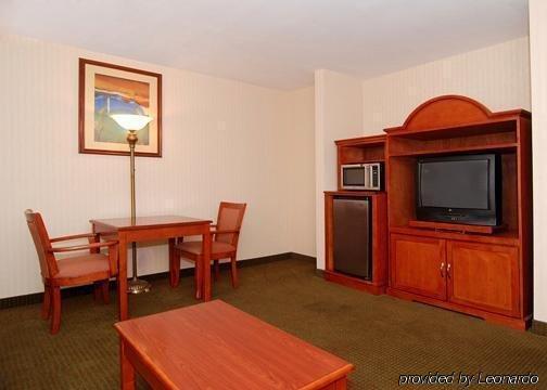 Hotel Econo & -