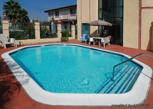 Econo & - Hotel 2*